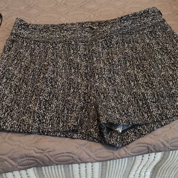 Nice black Shorts from the Express size 2 - Picture 4 of 4